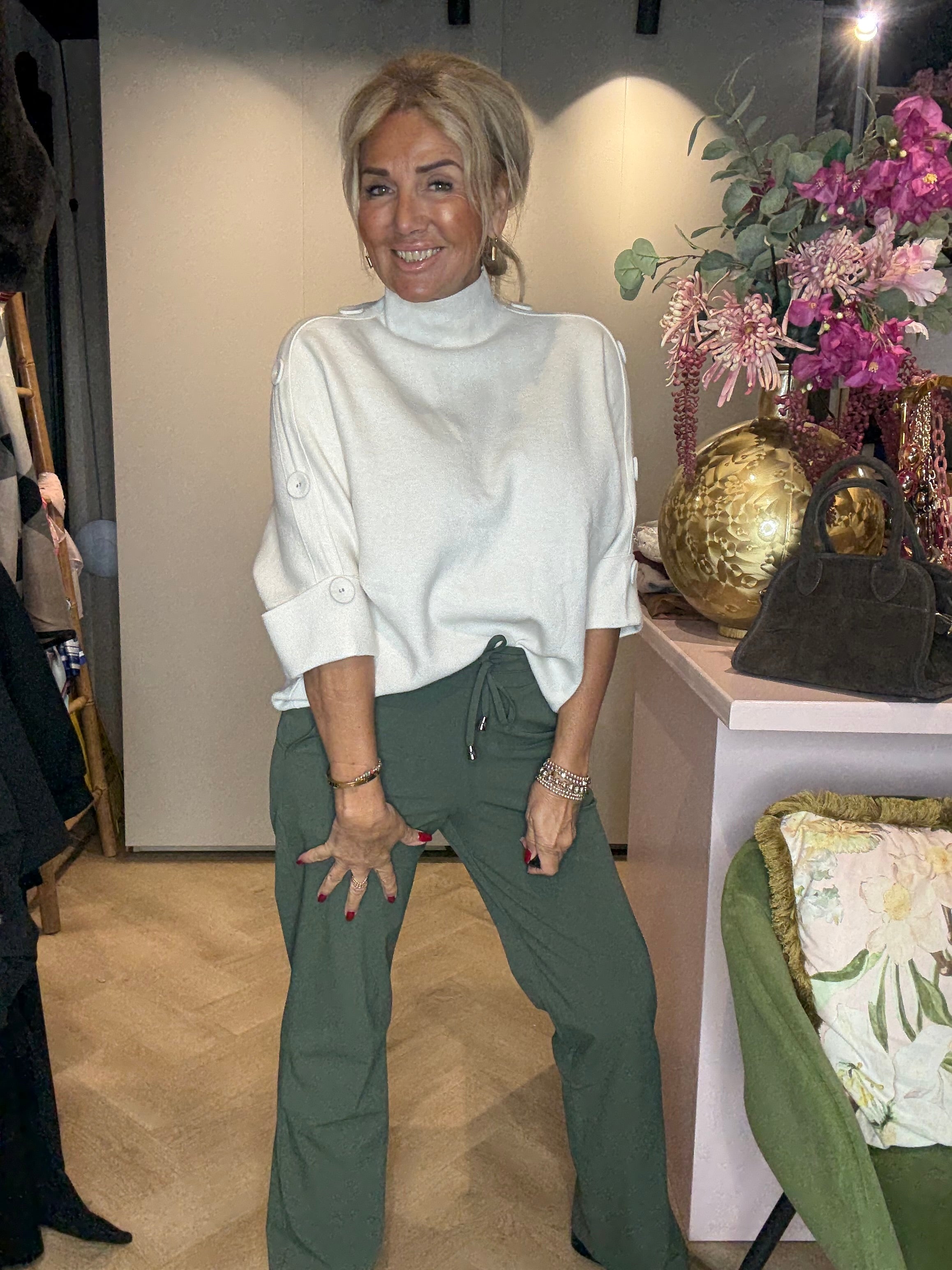 Knoop truitje beige ( wol wit)